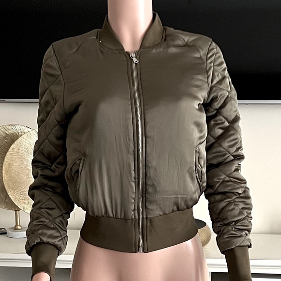 Olive Green H&M Crop Jacket. Size US 6. Great Fit! - Picture 1 of 5